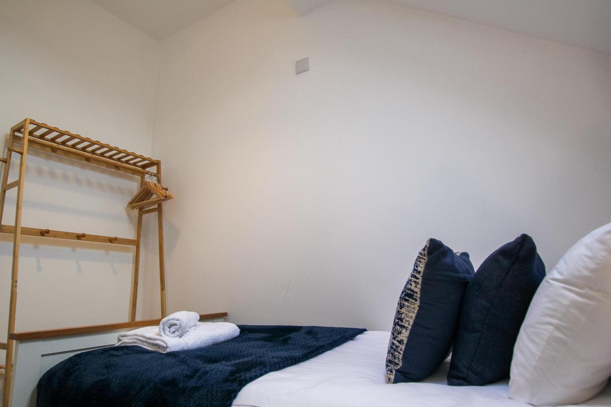 Fairways View - Spacious Apartment - Sleeps 6 - Lovely Views - By Rework Accommodation Hoylake Exterior foto