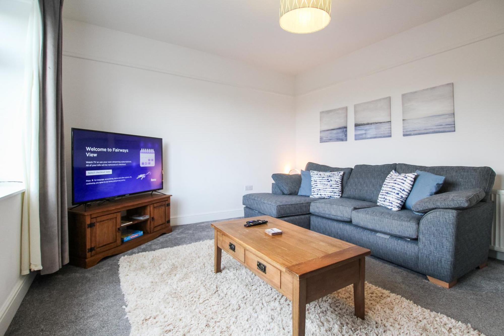 Fairways View - Spacious Apartment - Sleeps 6 - Lovely Views - By Rework Accommodation Hoylake Exterior foto