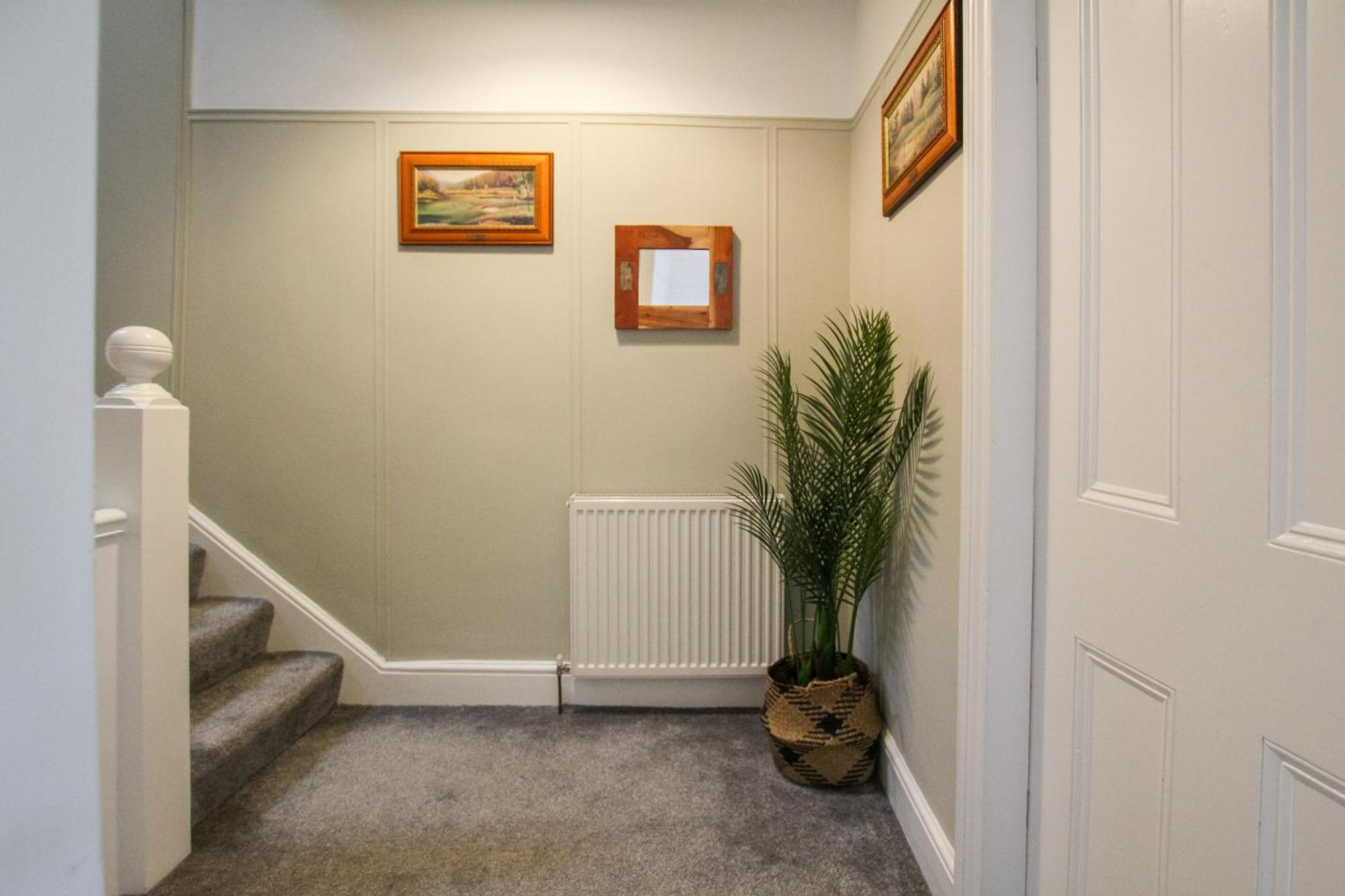 Fairways View - Spacious Apartment - Sleeps 6 - Lovely Views - By Rework Accommodation Hoylake Exterior foto
