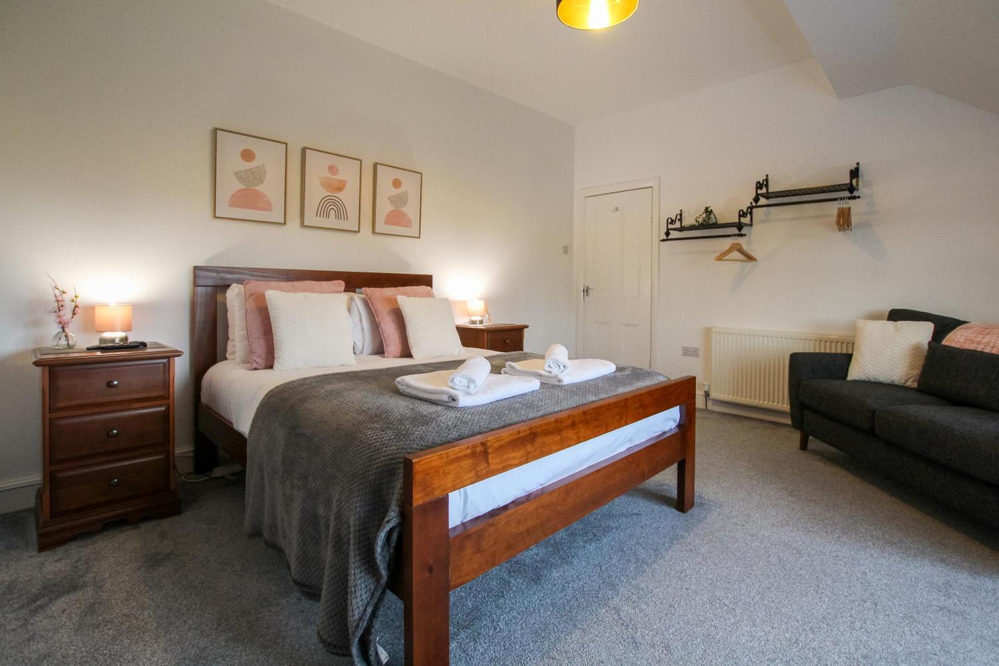 Fairways View - Spacious Apartment - Sleeps 6 - Lovely Views - By Rework Accommodation Hoylake Exterior foto