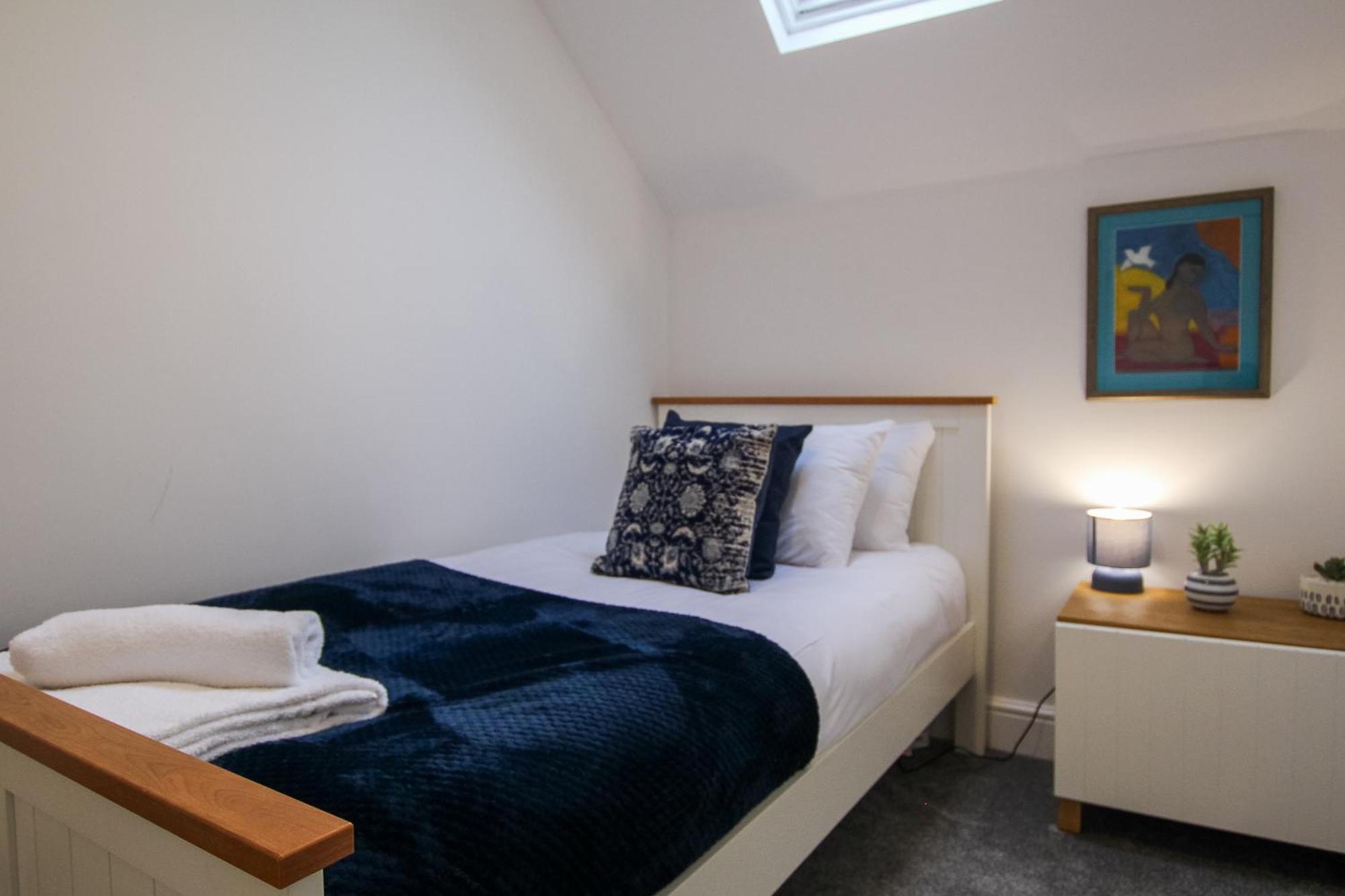 Fairways View - Spacious Apartment - Sleeps 6 - Lovely Views - By Rework Accommodation Hoylake Exterior foto