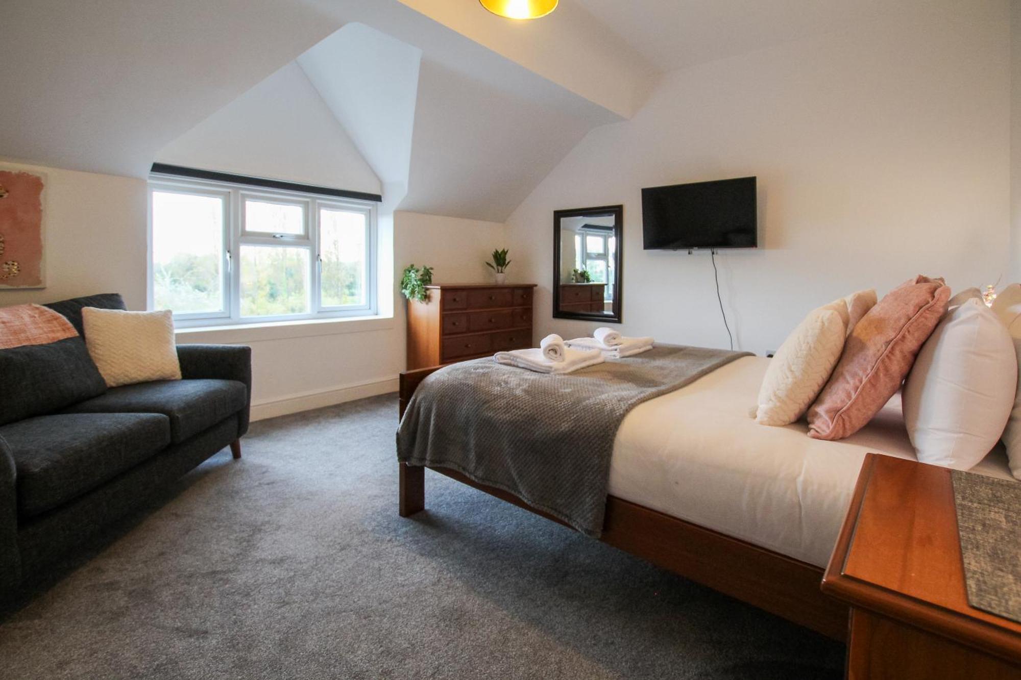 Fairways View - Spacious Apartment - Sleeps 6 - Lovely Views - By Rework Accommodation Hoylake Exterior foto