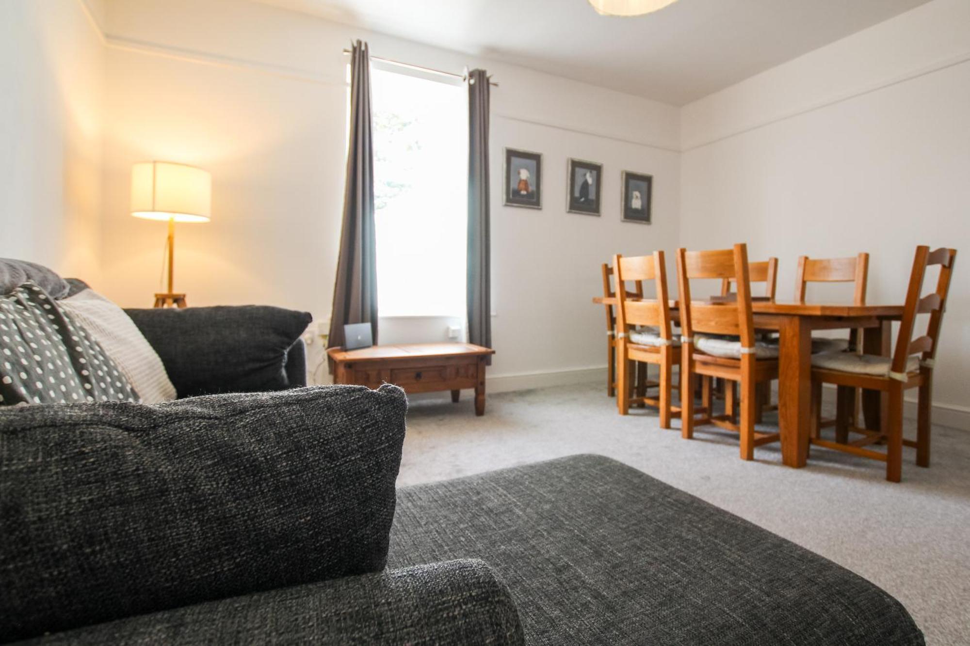 Fairways View - Spacious Apartment - Sleeps 6 - Lovely Views - By Rework Accommodation Hoylake Exterior foto
